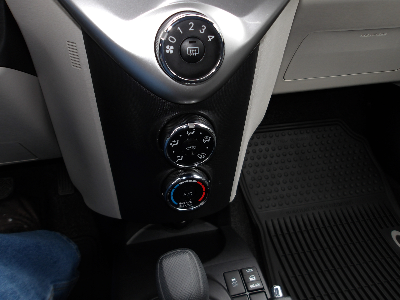 Scion iQ 3dr HB (Natl) 2012