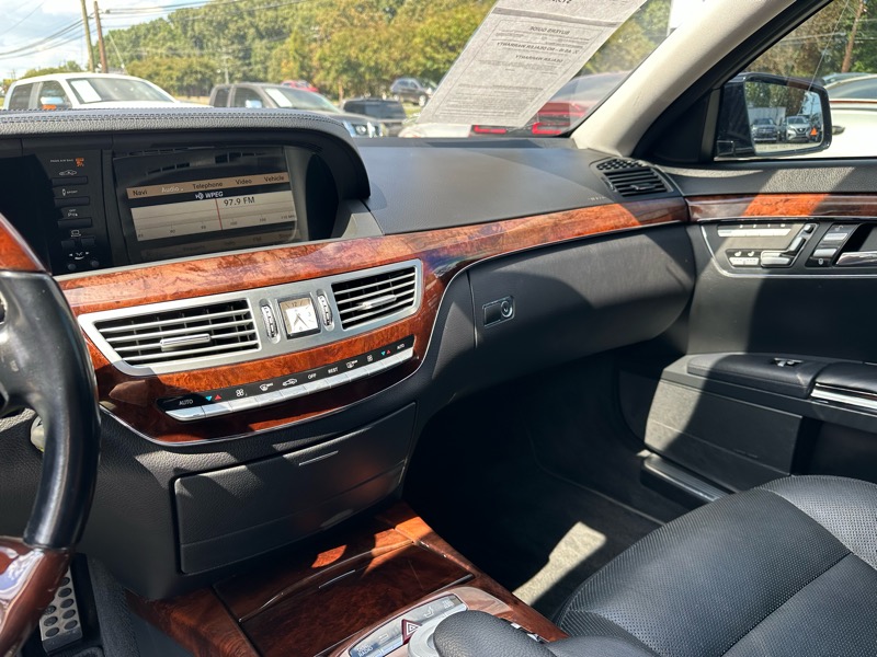 Mercedes-Benz S-Class S550 2012