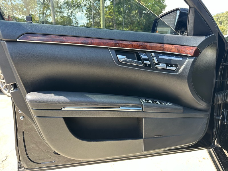 Mercedes-Benz S-Class S550 2012