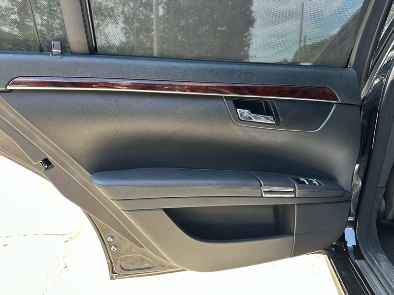 Mercedes-Benz S-Class S550 2012