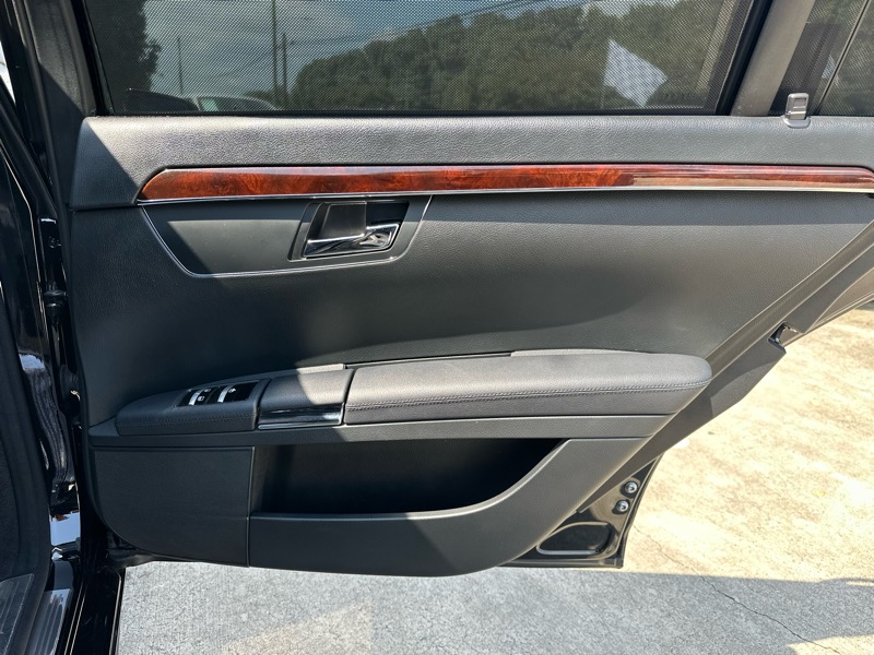 Mercedes-Benz S-Class S550 2012