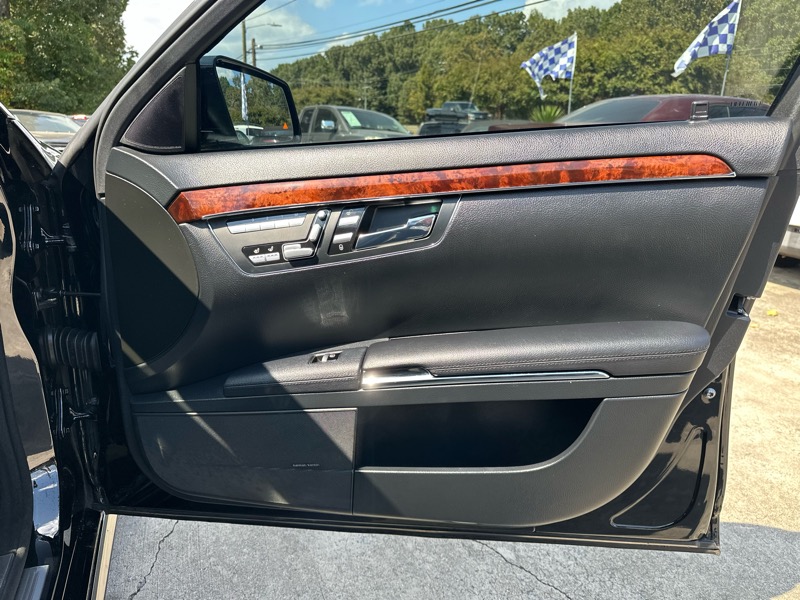 Mercedes-Benz S-Class S550 2012