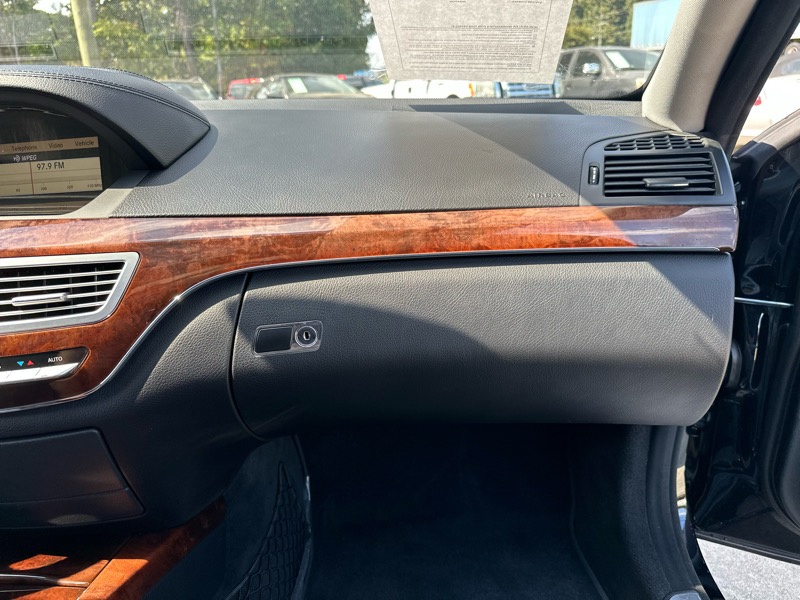 Mercedes-Benz S-Class S550 2012