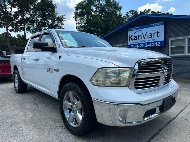 RAM 1500 4WD Crew Cab 140.5" Big Horn 2017