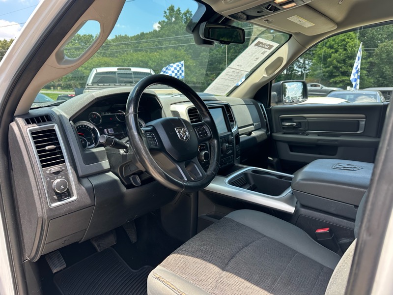 RAM 1500 4WD Crew Cab 140.5" Big Horn 2017