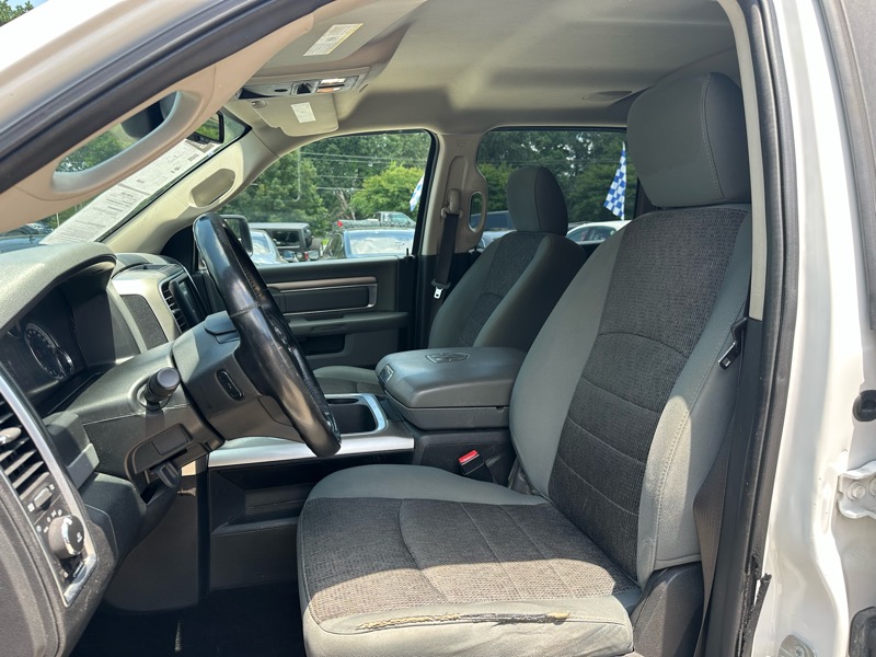 RAM 1500 4WD Crew Cab 140.5" Big Horn 2017