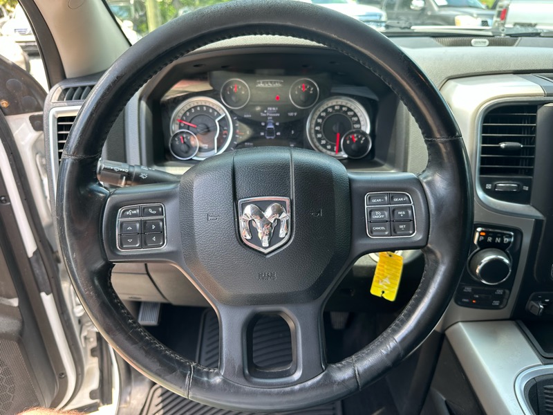 RAM 1500 4WD Crew Cab 140.5" Big Horn 2017