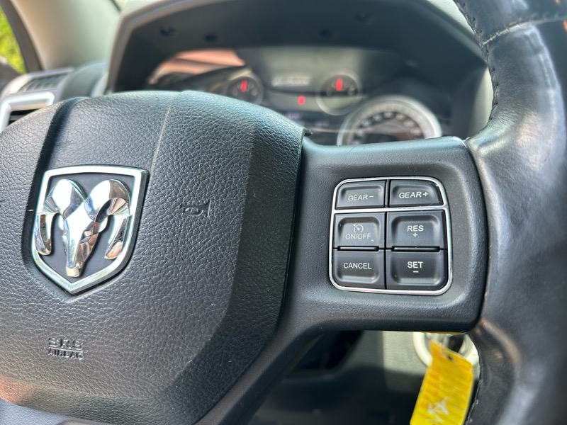 RAM 1500 4WD Crew Cab 140.5" Big Horn 2017