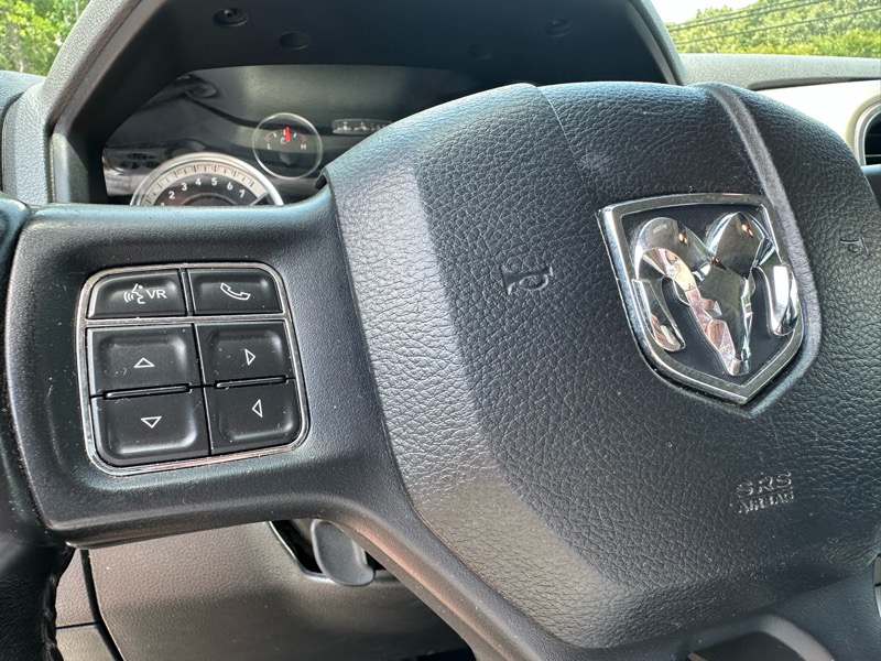 RAM 1500 4WD Crew Cab 140.5" Big Horn 2017