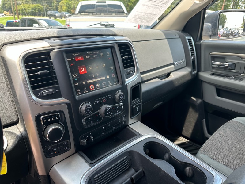 RAM 1500 4WD Crew Cab 140.5" Big Horn 2017