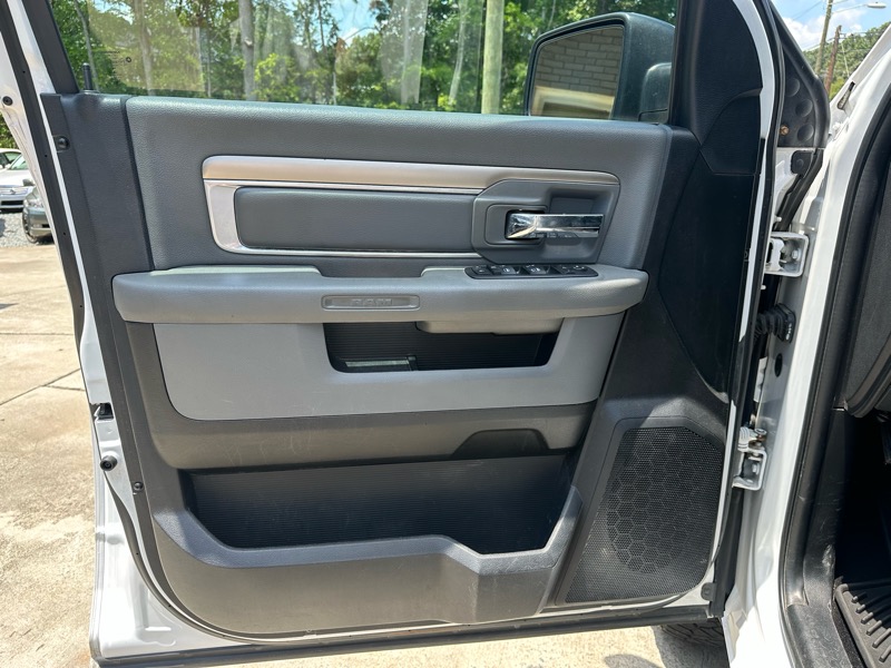 RAM 1500 4WD Crew Cab 140.5" Big Horn 2017