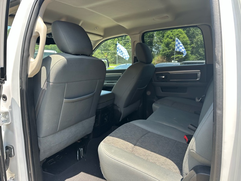 RAM 1500 4WD Crew Cab 140.5" Big Horn 2017