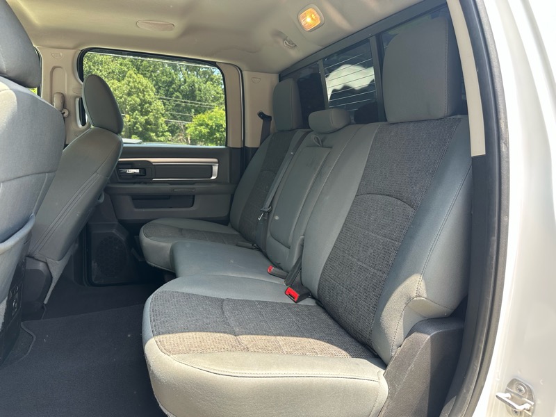 RAM 1500 4WD Crew Cab 140.5" Big Horn 2017