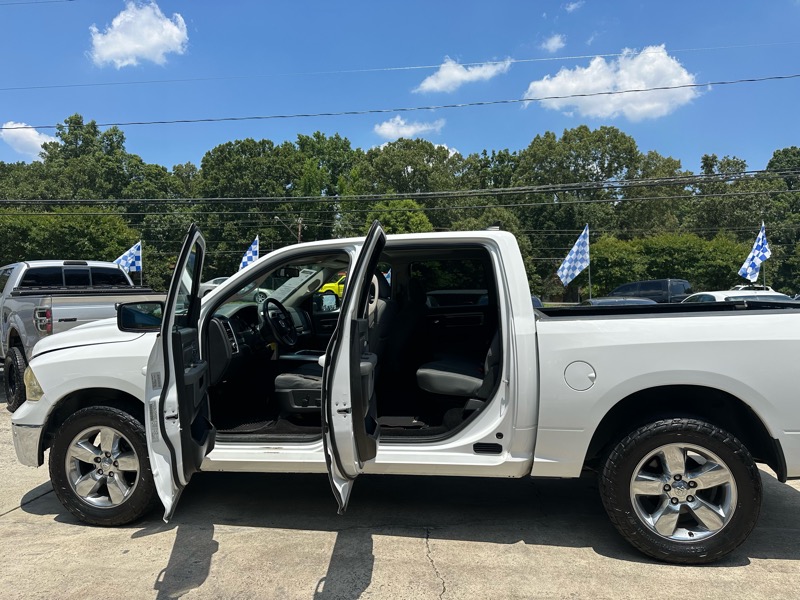 RAM 1500 4WD Crew Cab 140.5" Big Horn 2017