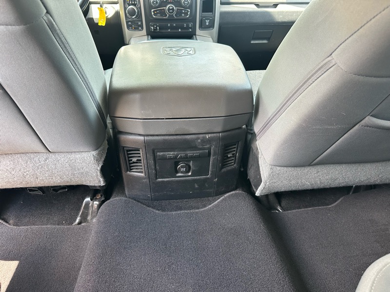 RAM 1500 4WD Crew Cab 140.5" Big Horn 2017