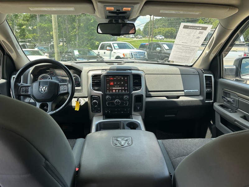 RAM 1500 4WD Crew Cab 140.5" Big Horn 2017