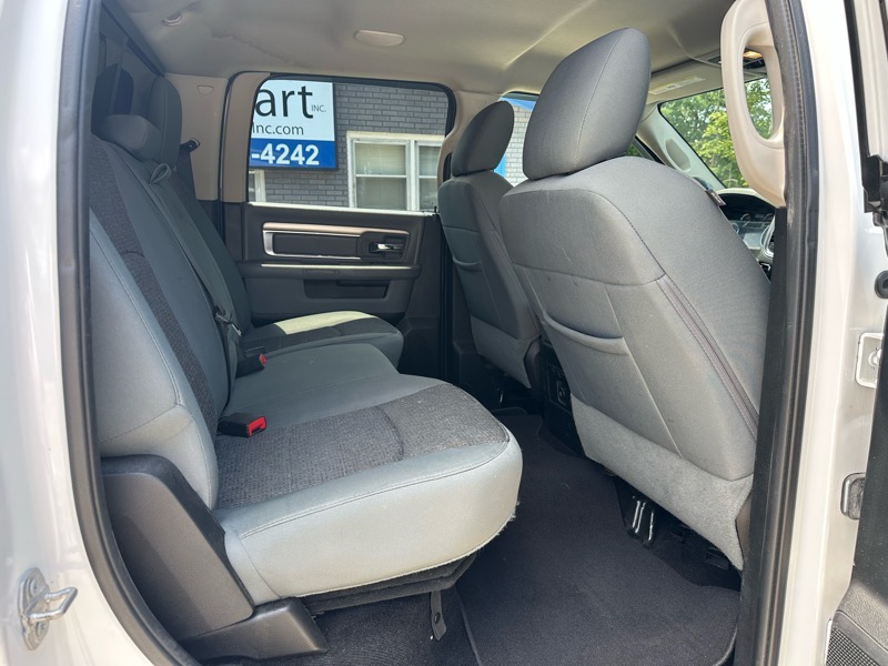 RAM 1500 4WD Crew Cab 140.5" Big Horn 2017