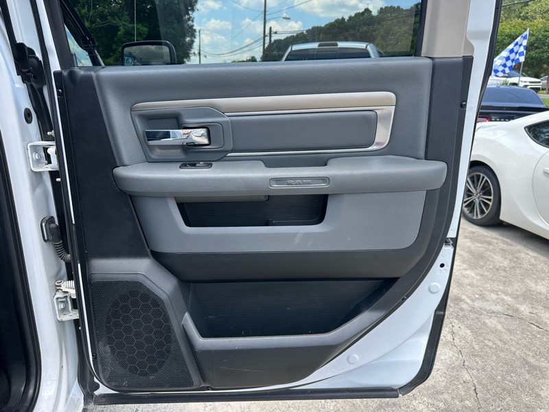 RAM 1500 4WD Crew Cab 140.5" Big Horn 2017