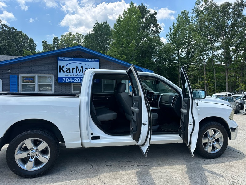 RAM 1500 4WD Crew Cab 140.5" Big Horn 2017