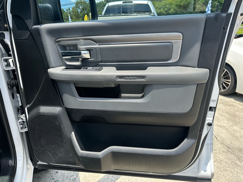 RAM 1500 4WD Crew Cab 140.5" Big Horn 2017