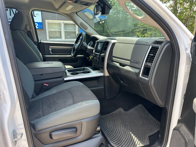 RAM 1500 4WD Crew Cab 140.5" Big Horn 2017