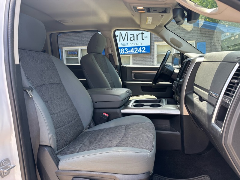 RAM 1500 4WD Crew Cab 140.5" Big Horn 2017