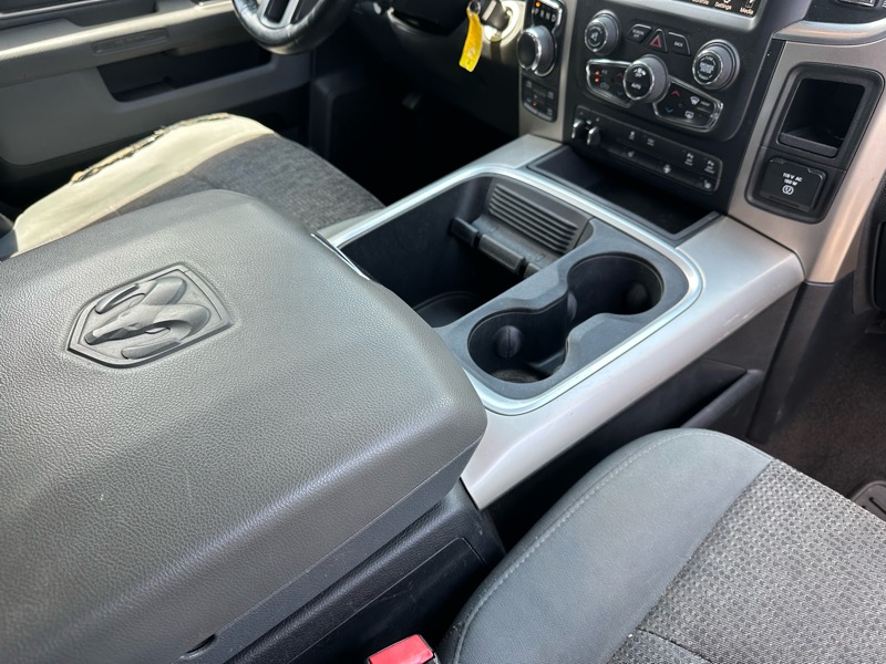 RAM 1500 4WD Crew Cab 140.5" Big Horn 2017