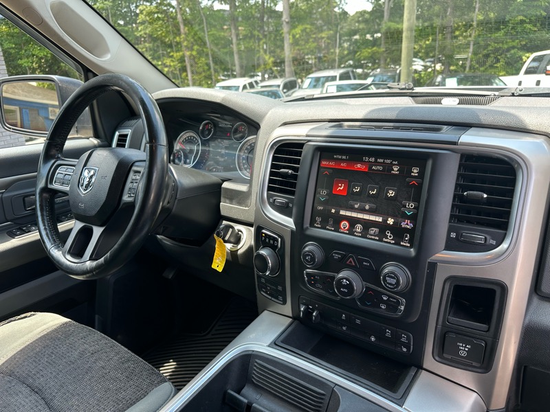 RAM 1500 4WD Crew Cab 140.5" Big Horn 2017