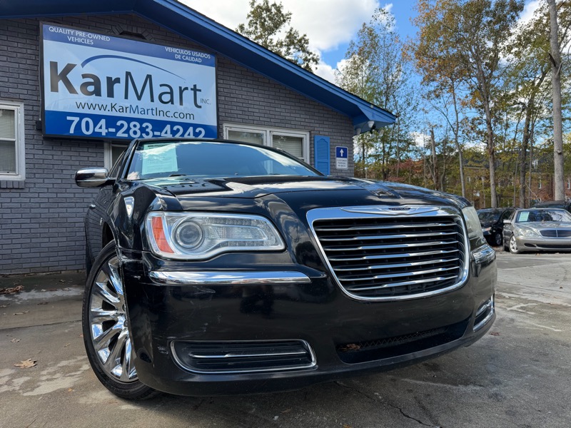 2013 Chrysler 300 4dr Sdn Motown RWD