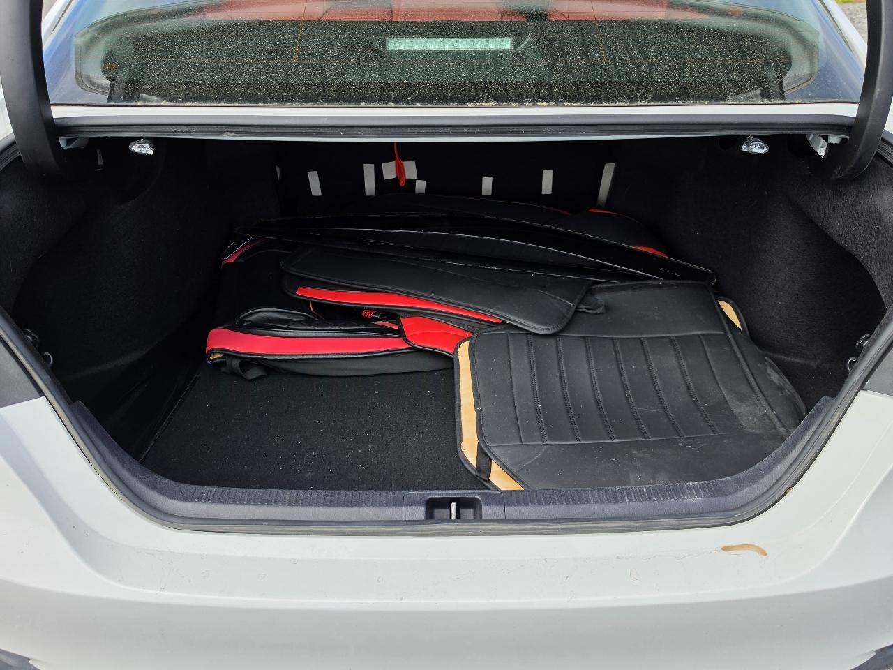 Toyota Camry LE Auto (Natl) 2020