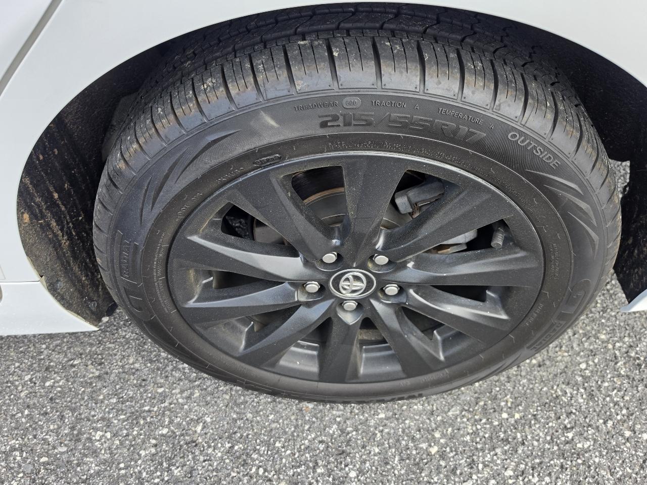 Toyota Camry LE Auto (Natl) 2020