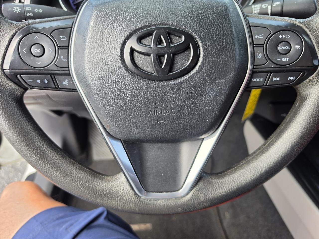 Toyota Camry LE Auto (Natl) 2020