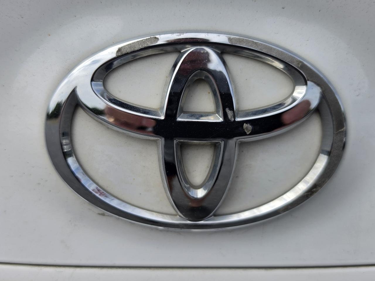 Toyota Camry LE Auto (Natl) 2020