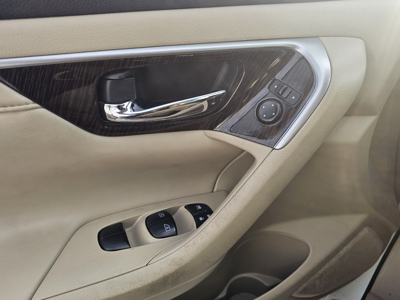 Nissan Altima 4dr Sdn V6 3.5 SL 2014