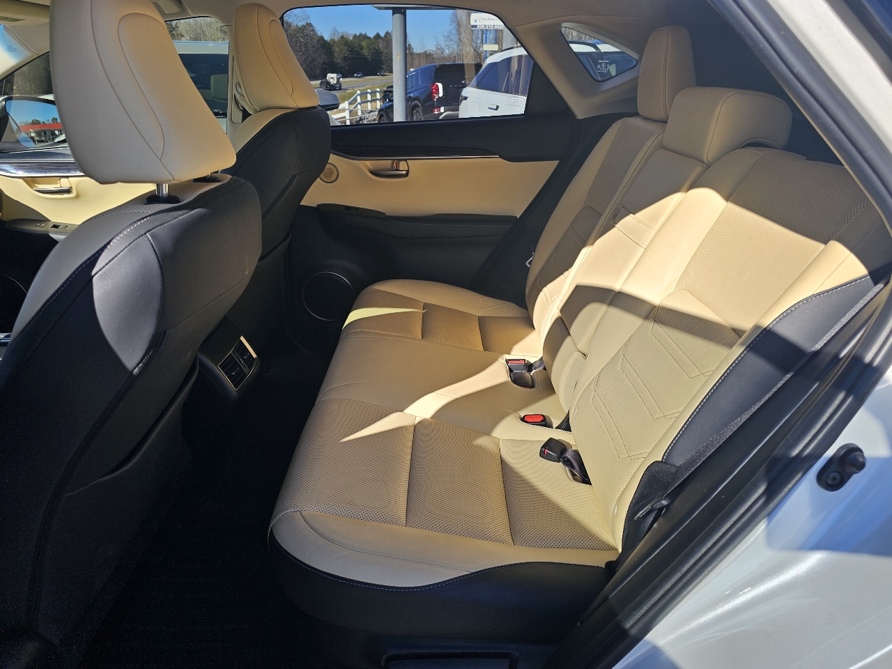 Lexus NX 300h FWD 4dr 2015