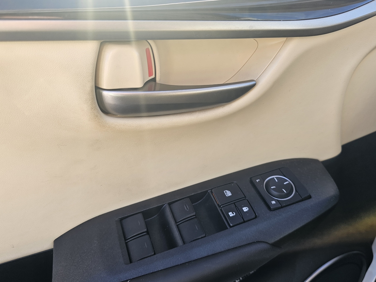 Lexus NX 300h FWD 4dr 2015