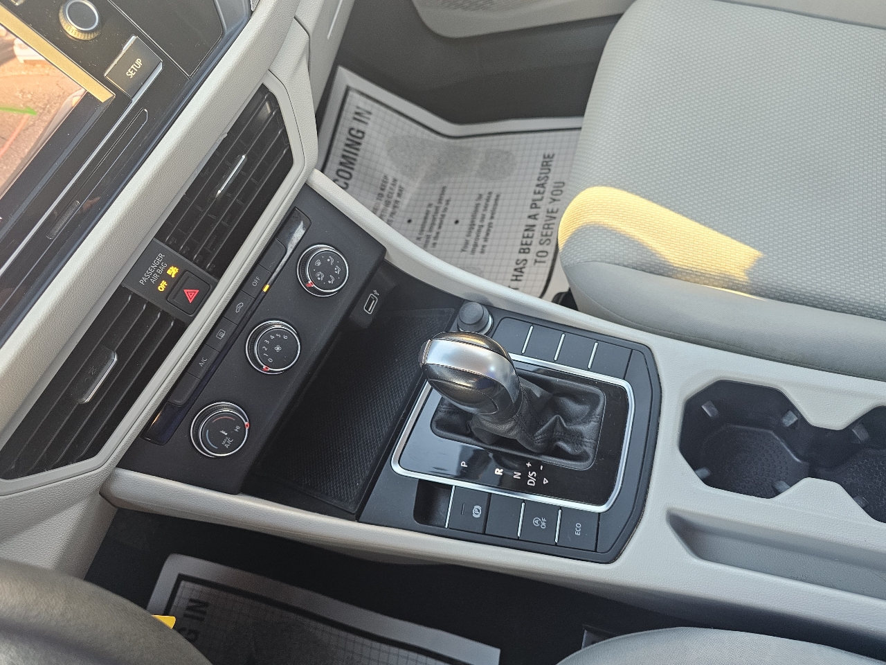 Volkswagen Jetta R-Line Auto w/SULEV 2019