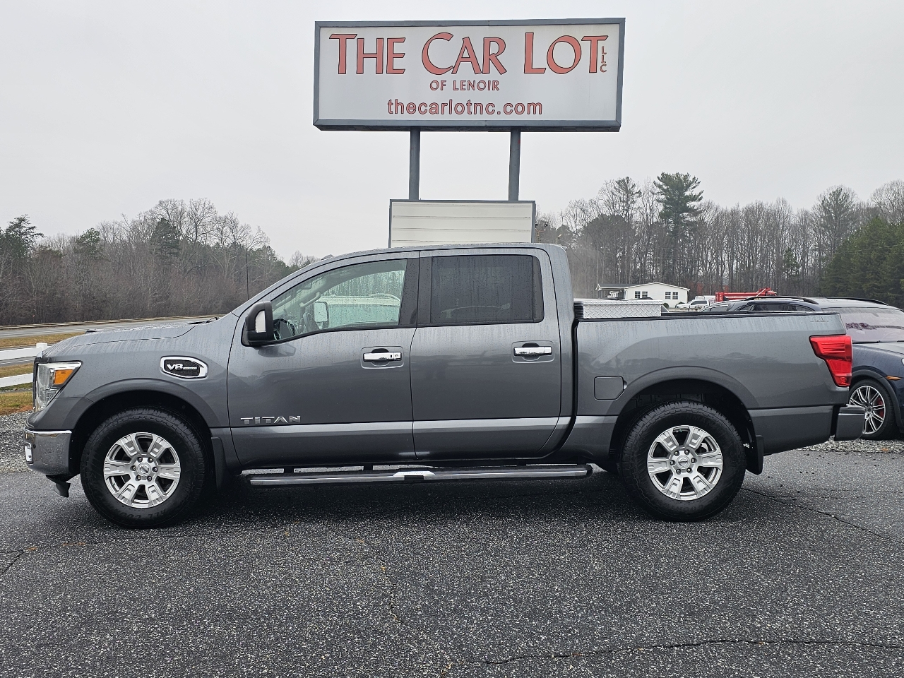 Nissan Titan 4x4 Crew Cab SV 2017