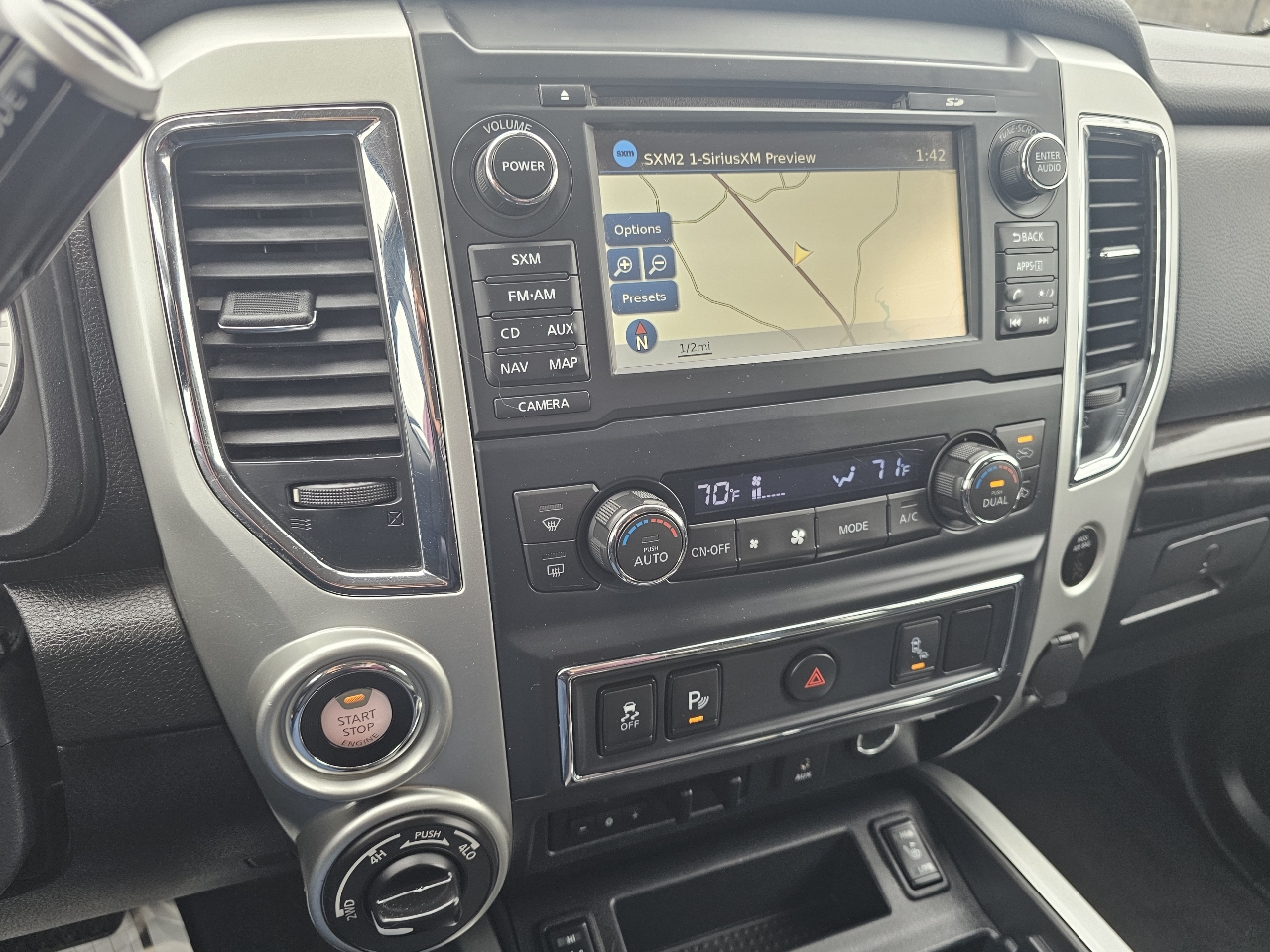 Nissan Titan 4x4 Crew Cab SV 2017