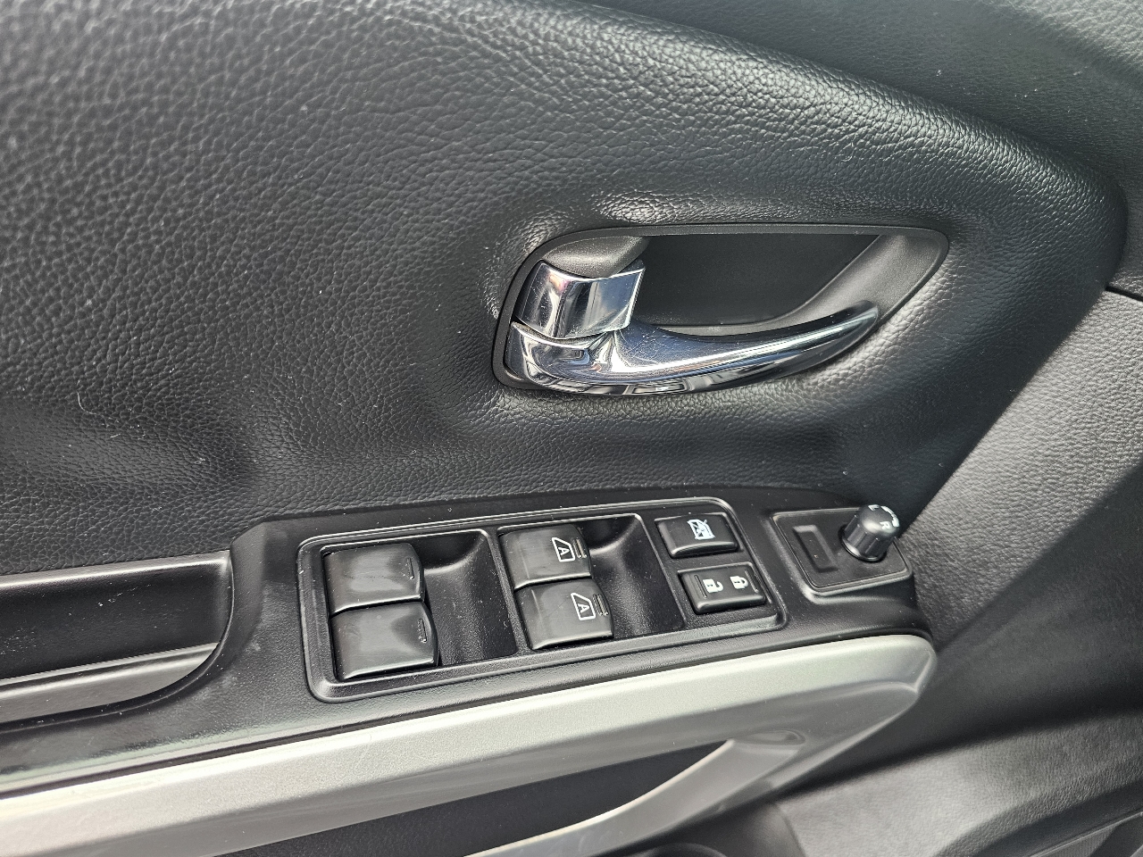 Nissan Titan 4x4 Crew Cab SV 2017