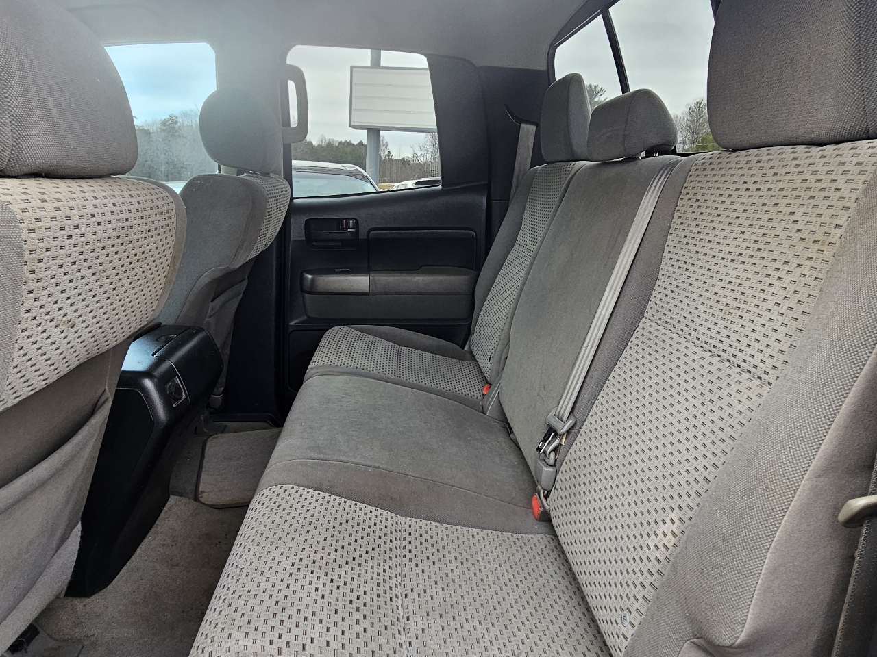 Toyota Tundra 4WD Truck Dbl 4.6L V8 6-Spd AT (Natl) 2010