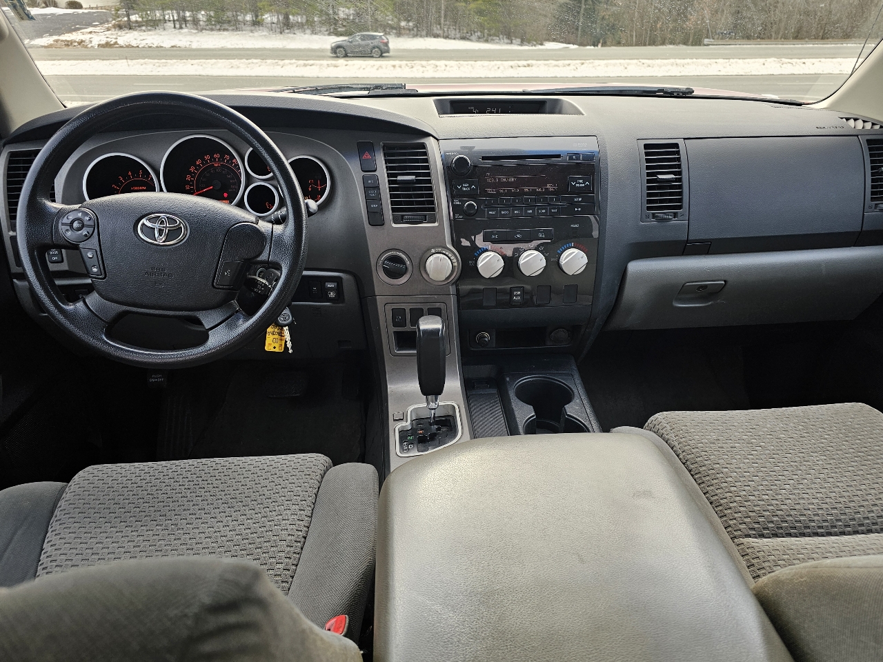 Toyota Tundra 4WD Truck Dbl 4.6L V8 6-Spd AT (Natl) 2010
