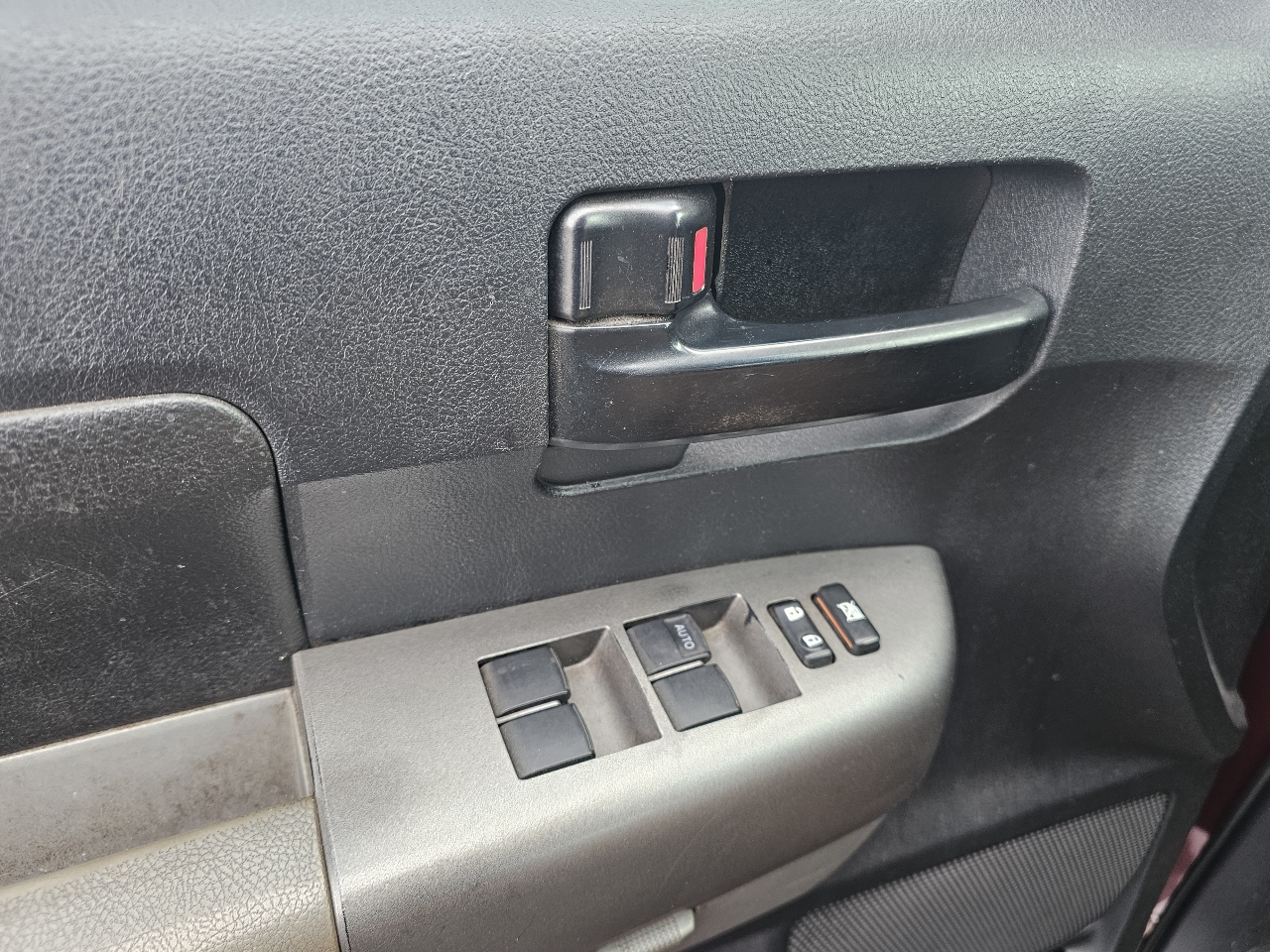 Toyota Tundra 4WD Truck Dbl 4.6L V8 6-Spd AT (Natl) 2010