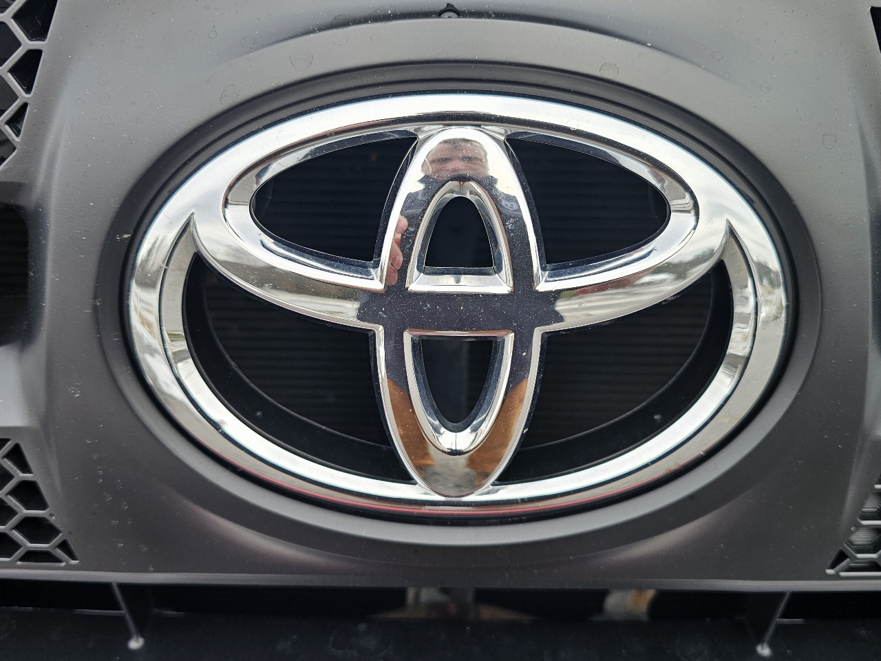 Toyota Tundra 4WD Truck Dbl 4.6L V8 6-Spd AT (Natl) 2010