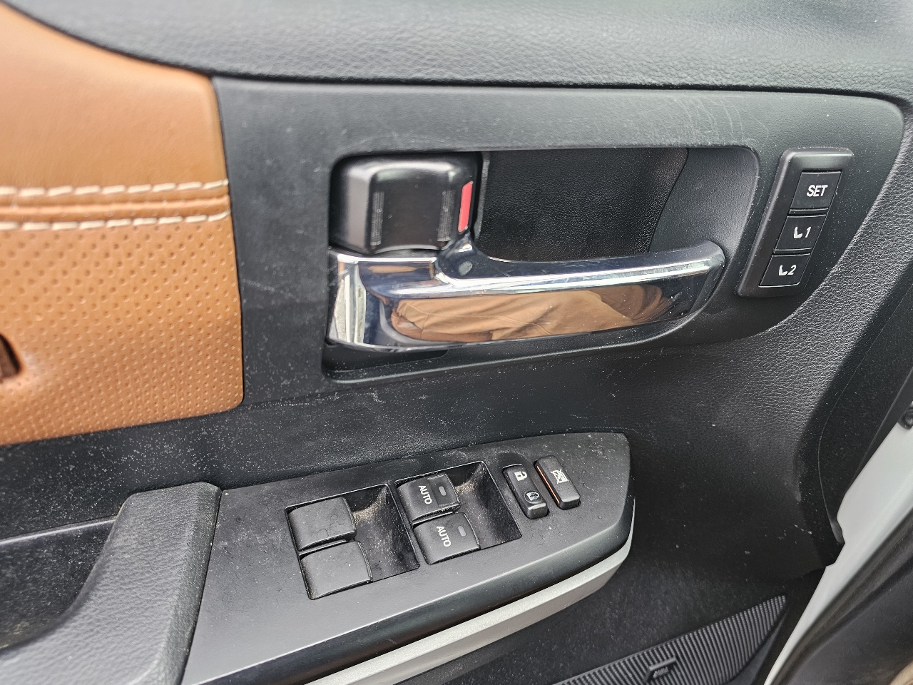 Toyota Tundra 4WD 1794 Edition CrewMax 5.5' Bed 5.7L FFV (Natl) 2017