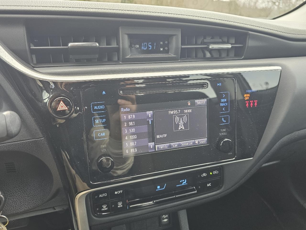 Toyota Corolla XLE CVT (Natl) 2019