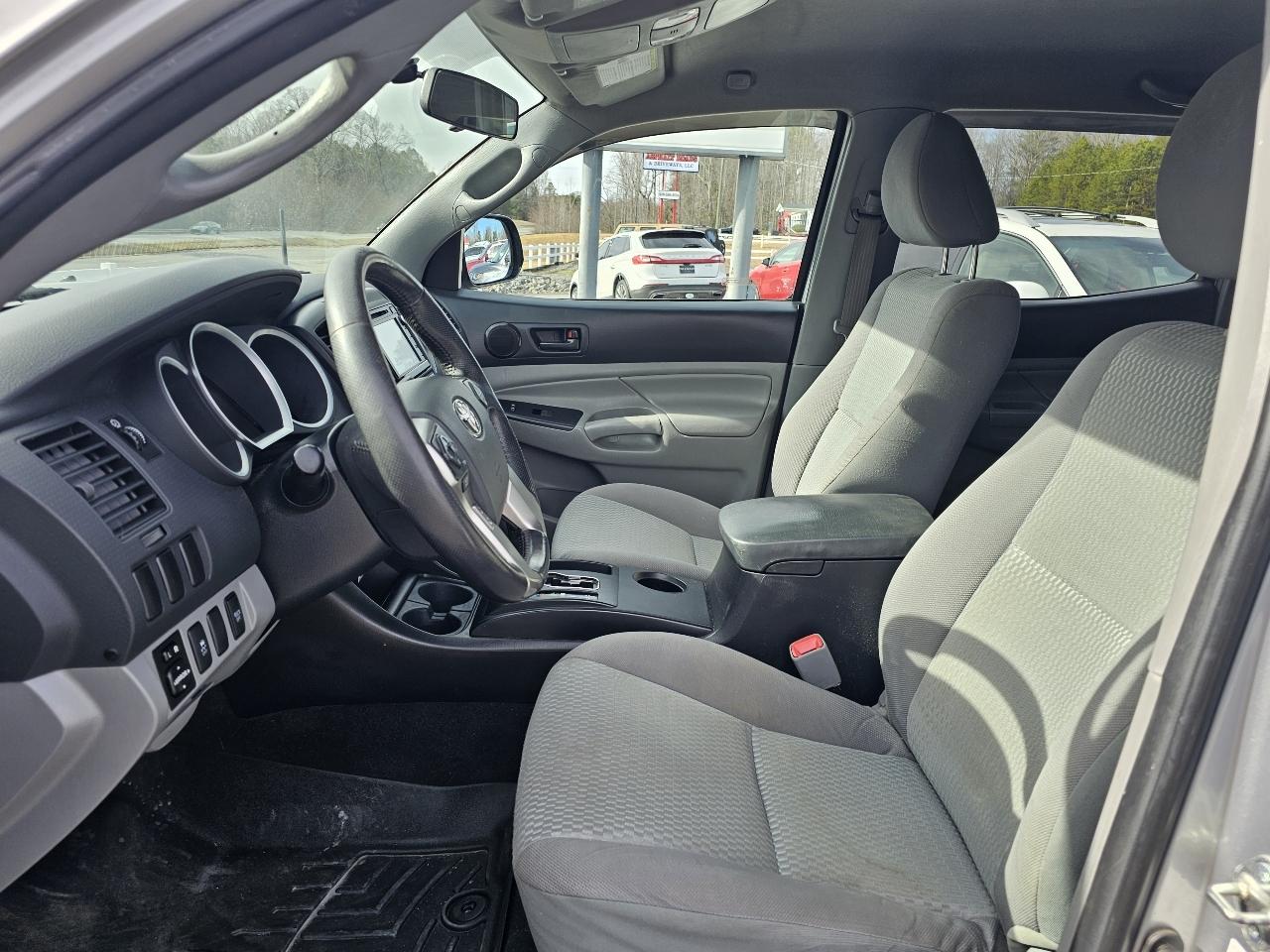 Toyota Tacoma 4WD Double Cab V6 AT (Natl) 2015