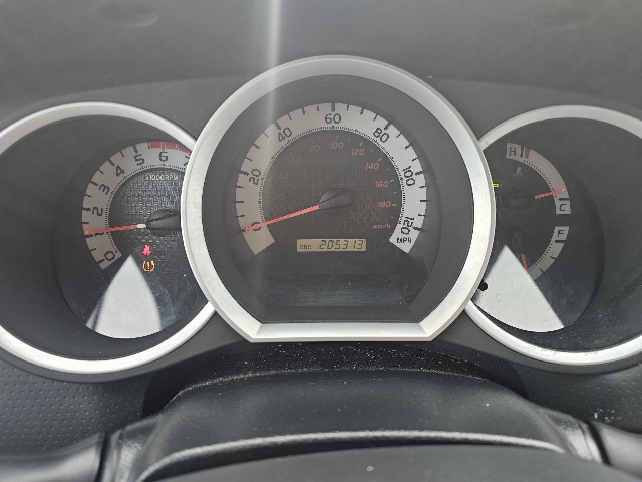 Toyota Tacoma 4WD Double Cab V6 AT (Natl) 2015