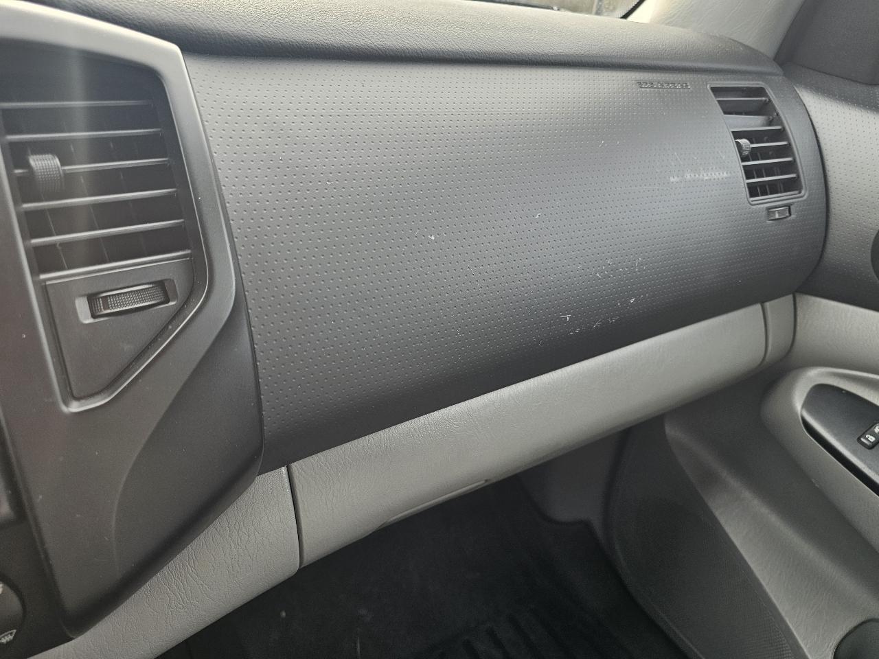 Toyota Tacoma 4WD Double Cab V6 AT (Natl) 2015