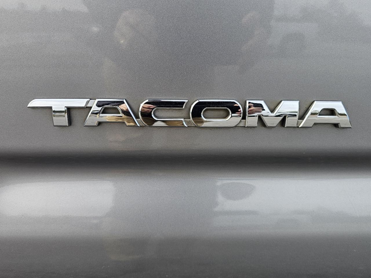 Toyota Tacoma 4WD Double Cab V6 AT (Natl) 2015